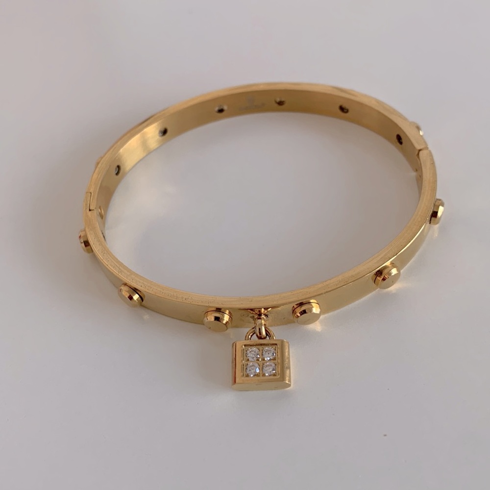 Costume jewelry bracelet